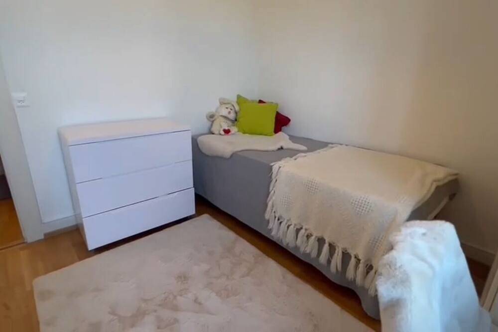 Entire apartment, Fantastic 2-bedroom apartment with views in La Tour-de-Peilz in La Tour-de-Peilz, Lake Geneva