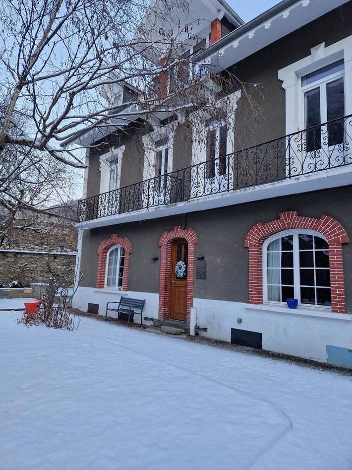 Gîte pour 15 personnes, avec terrasse ainsi que sauna et jardin, animaux acceptés à Bagnères-de-Luchon