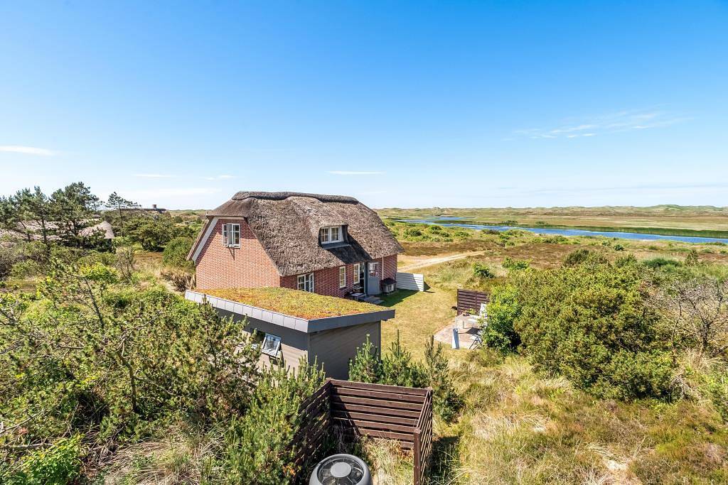 Charmantes Reetdachhaus mit Panoramablick und direktem Zugang zur Natur in Nørre Nebel, Varde