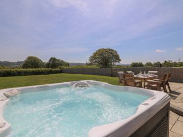 Chalet for 6 People in Mid-Wales, Powys, Photo 1