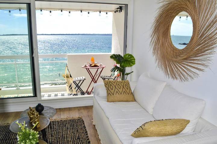 Gîte pour 4 personnes, avec terrasse et vue dans Plage Sables Blancs