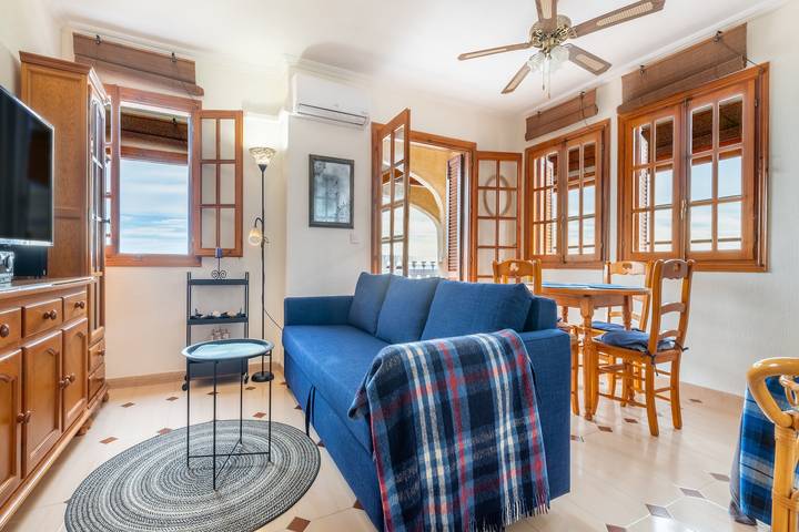 Entire apartment, Holiday Apartment 001 Cabomar I with Sea View, Balcony & Wi-Fi in Las Calas, Torrevieja