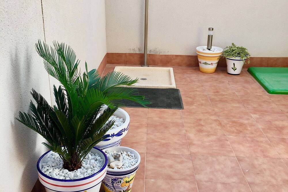 Modern Villa with sea views, close to beach. Air Con, Internet, Wifi & Sunsets ! in Puerto de Mazarrón, Mazarrón