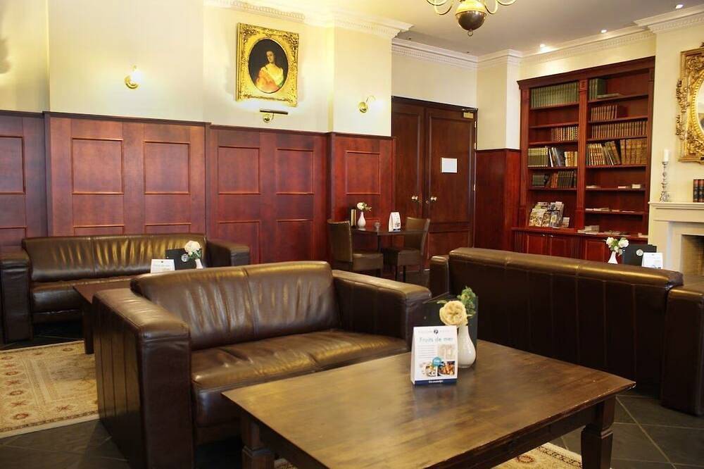 Historic Town Stay – Sluis Room Close to Trails, Shopping & Local Cuisine in Sluis, Zeeuws-Vlaanderen