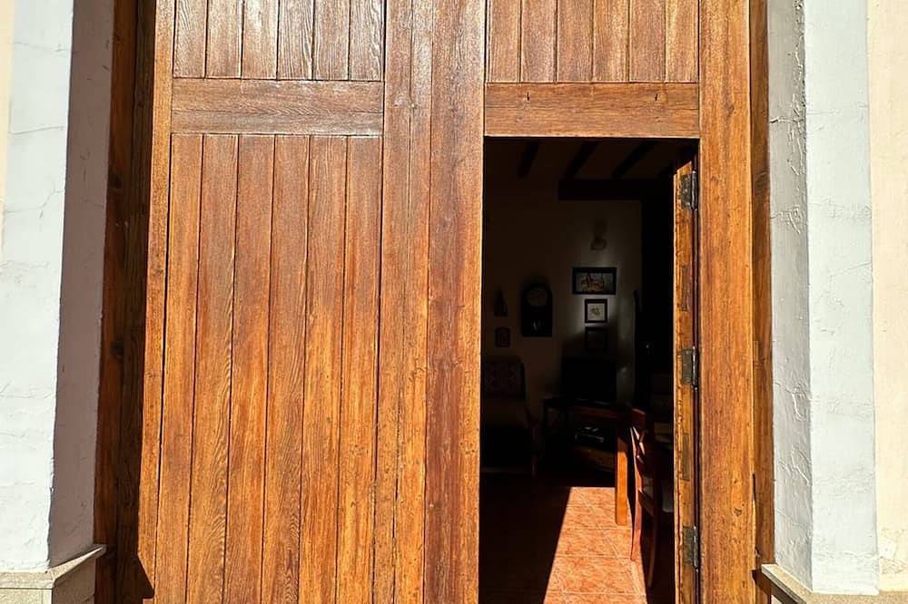 Entire apartment, Casa Alto Palancia Altura in Altura (Espanha), Castellón Province