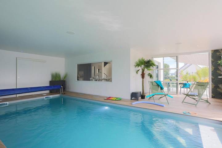 Gîte pour 11 personnes, avec piscine et jardin à Saint-Bihy