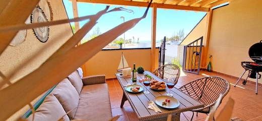 Location de vacances pour 7 personnes, avec terrasse à La Lajita