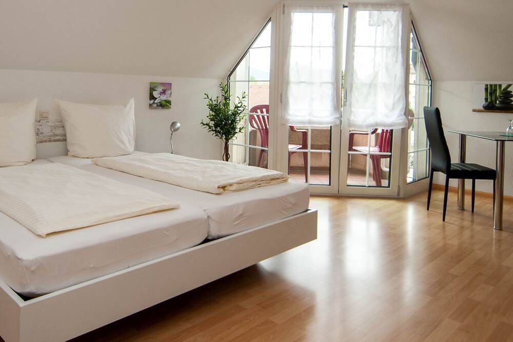 Ganze Wohnung, Doppelzimmer Superior mit Dusche und Wc in Bad Säckingen, Südschwarzwald