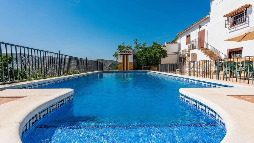 Chalet para 16 personas, con balcón/terraza además de jacuzzi y piscina en Sierras Subbéticas - 3