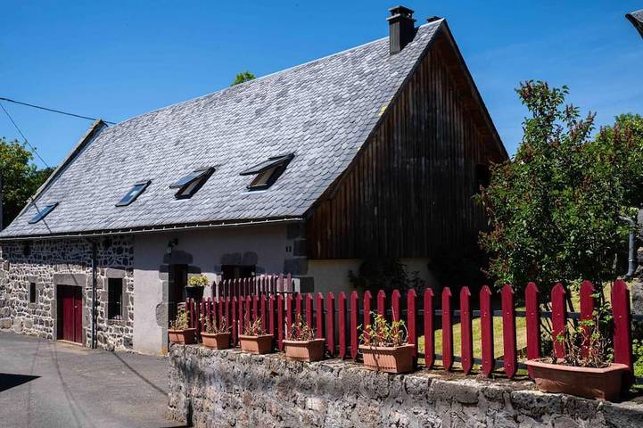 Gîte pour 4 personnes, avec jardin, animaux acceptés à Besse-et-Saint-Anastaise