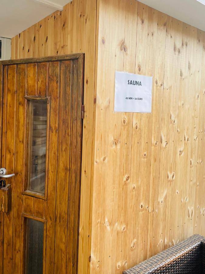 Location de vacances pour 2 personnes, avec vue et jardin ainsi que sauna et piscine dans Oróklini - 4