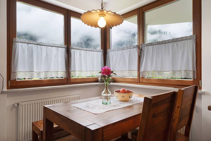 Appartamento intero, Appartamento 'Kati's Haus' con vista montagna, terrazza privata e giardino comune in San Pancrazio, Gruppo Ortles-Cevedale