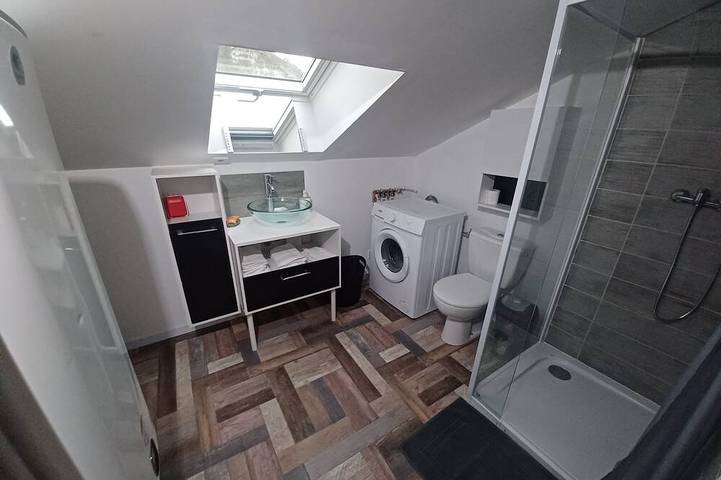 Gîte pour 8 personnes, avec terrasse, animaux acceptés à Vions - 4