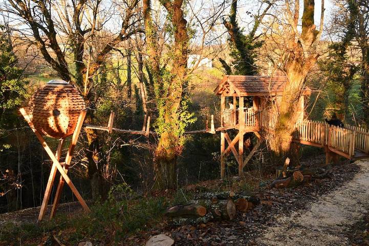 Location de vacances pour 2 personnes, avec jacuzzi ainsi que piscine et balcon à La Côte-Saint-André