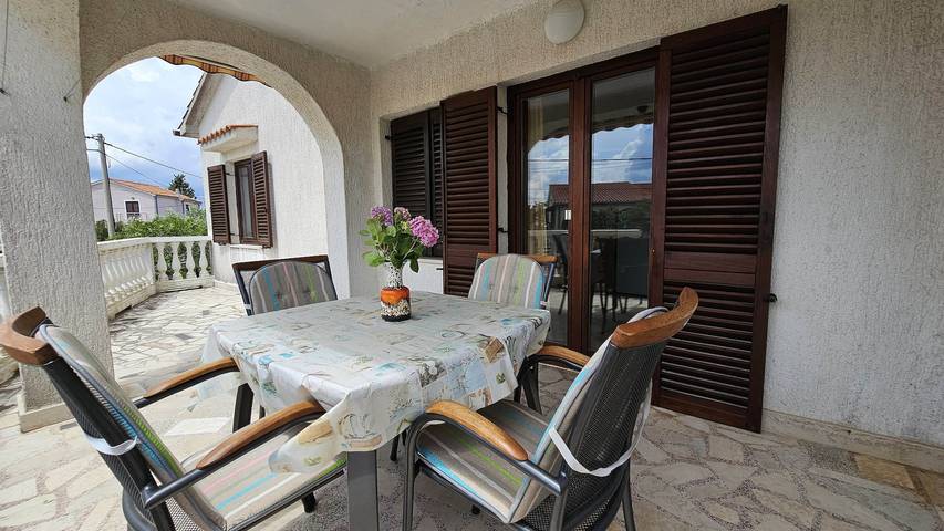 Ferienwohnung für 4 Personen, mit Balkon/Terrasse in Pinezici