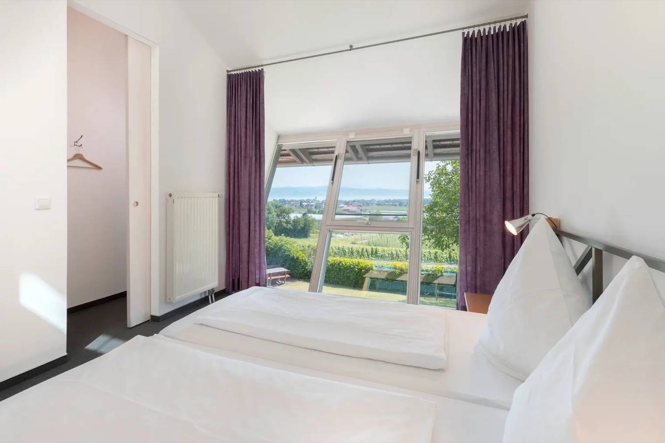 Apartamento entero, Apartamento '5' con vistas al lago, terraza privada y Wi-Fi in Kressbronn, Distrito de Bodensee