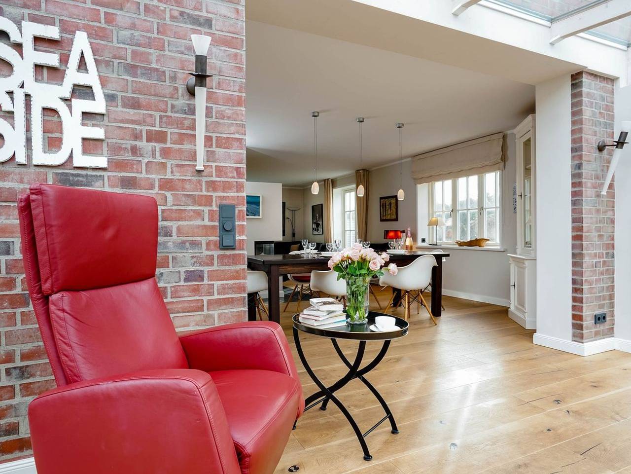 Seaside Lodge Sylt mit Sauna - Sylt ist wertvoller Lebensraum und wohltuender Urlaubsort, ein paradiesisches Refugium, das im Grunde keinen von uns braucht. Wir hingegen, jene, die seit jeher diese Verbindung spüren, wir brauchen die Insel. in Westerland, Sylt (Gemeinde)