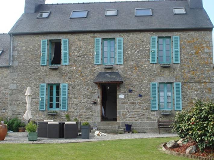 Gîte pour 2 personnes, avec jardin à Kerien