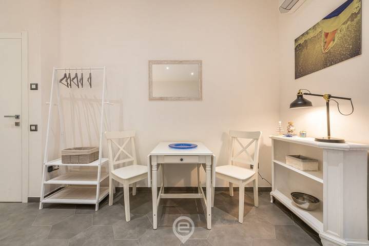 Ferienwohnung für 2 Personen, mit Balkon/Terrasse und Balkon sowie Ausblick in Cagliari - 4