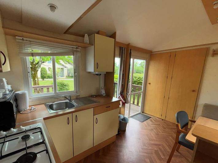 Mobil home pour 4 personnes, avec bassin pour enfant, animaux acceptés à Les Avenières - 3