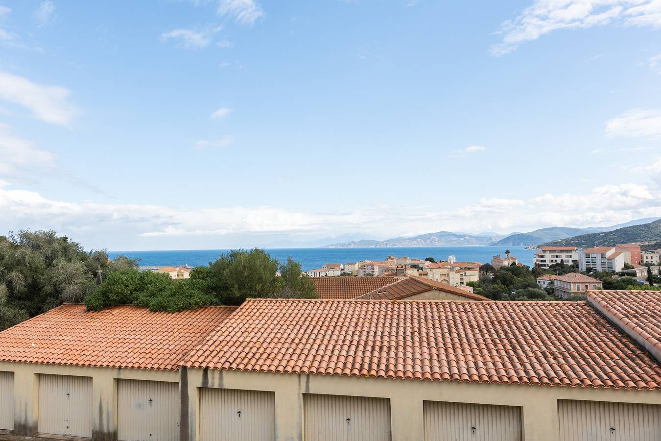 Appartement entier, Appartement 'I Certali' avec vue sur la mer, Wi-Fi et climatisation in L'Île-Rousse, Région de Calvi