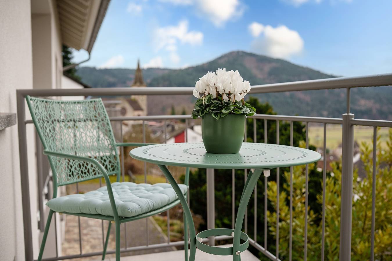 Casa de vacaciones 'Sonnenterrasse 9' con terraza privada, balcón y Wi-Fi in Fischerbach, Valle del Kinzig