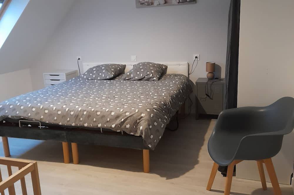 3* House With Garden And Terrace (sleeps 8) in Pont-L'Abbe in Pont-l'Abbé, Côte de Cornouaille