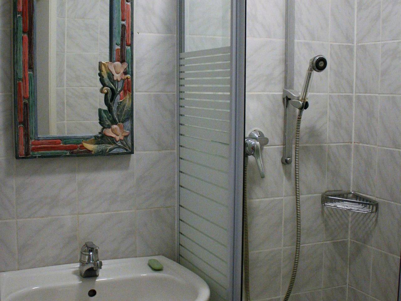 Ganze Ferienwohnung, Gemütliches großzügiges Apartment - 6-Bett-Apartment in Höhr-Grenzhausen, Westerwald