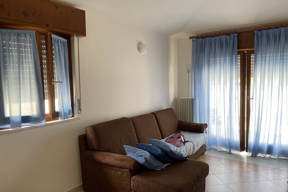Entire apartment, Attico con grande terrazzo senza ascensore in Fano, Fano (Municipality)
