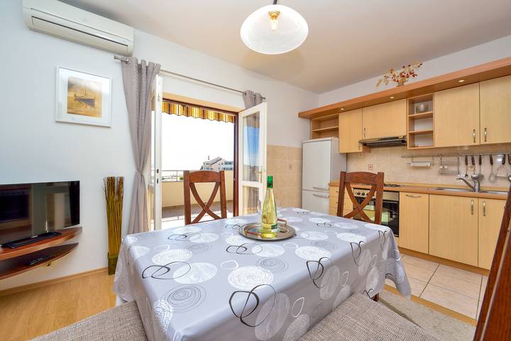 Ferienwohnung für 5 Personen, mit Meerblick und Terrasse in Petrcane - 3