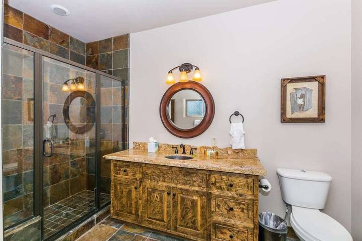 Glamping for 10 people, with balcony and hot tub, with pets in Big Bear Lake