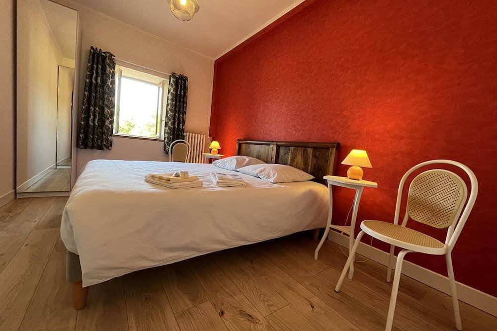 Charming Cottage: Golf, Garden, and Modern Amenities in the Heart of France in Lavault-Sainte-Anne, Montluçon region
