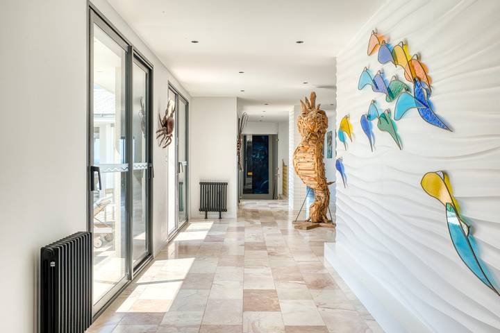 Location de vacances pour 15 personnes, avec jacuzzi et piscine ainsi que jardin et sauna, adapté aux familles dans Plage de La Parée - 2