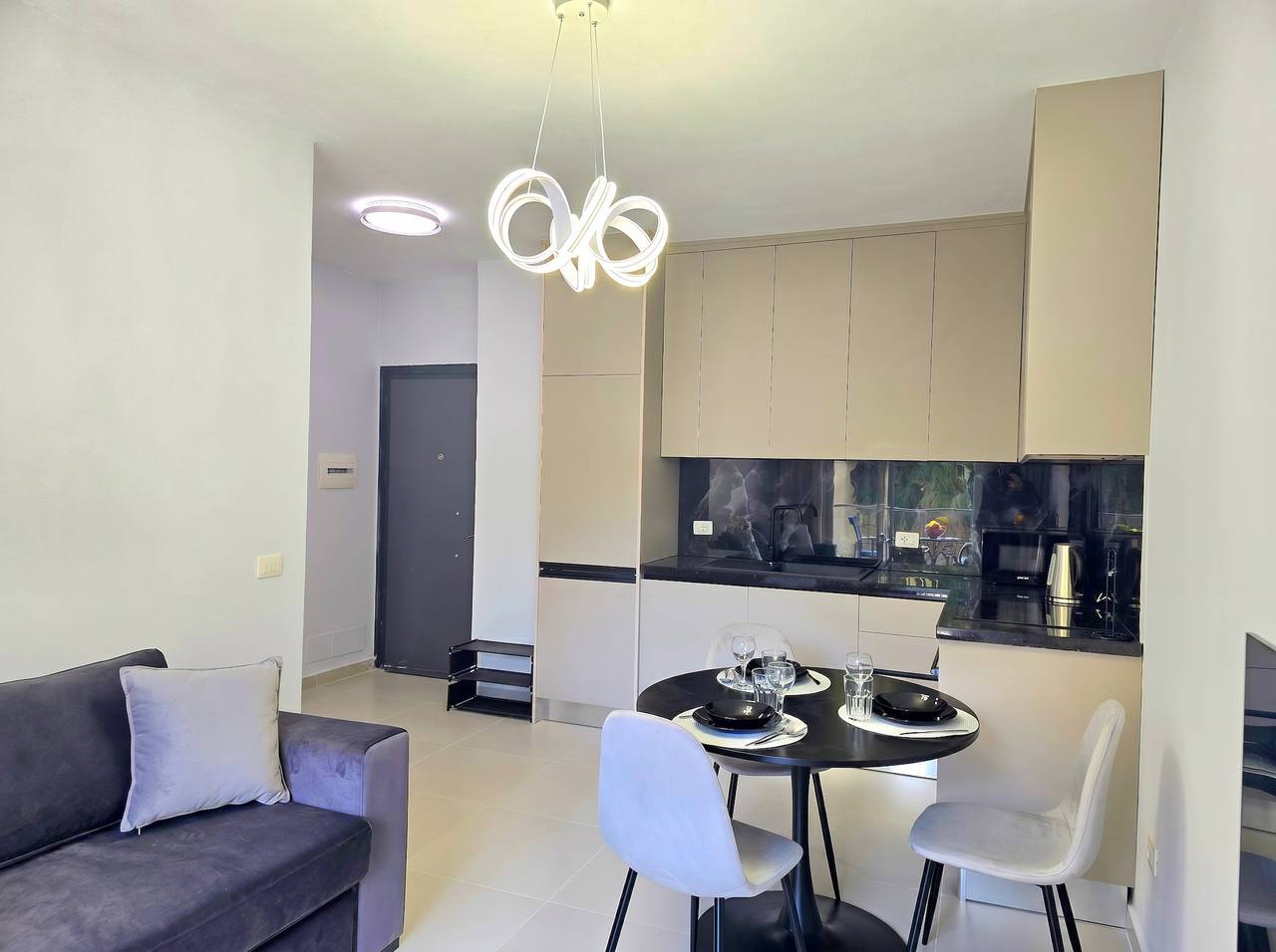 Apartamento entero, Apartamento de vacaciones para 4 personas con balcón in Golem, Albania