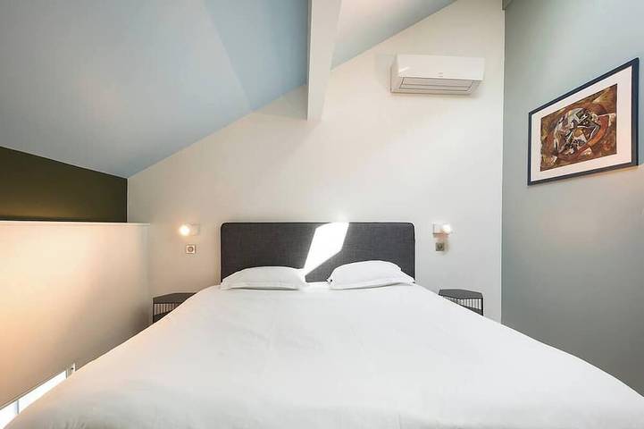 Town house with garden and parking in Lyon, Lyon region