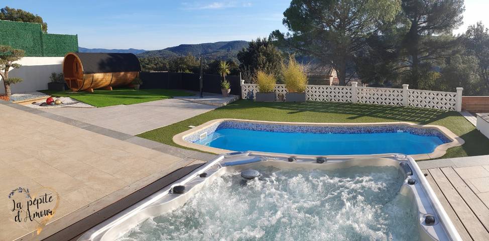 Villa 'La Pépite D'amour' met privé zwembad, wifi en airconditioning in Sainte-Anastasie-sur-Issole, Middellandse Zeekust (Frankrijk)