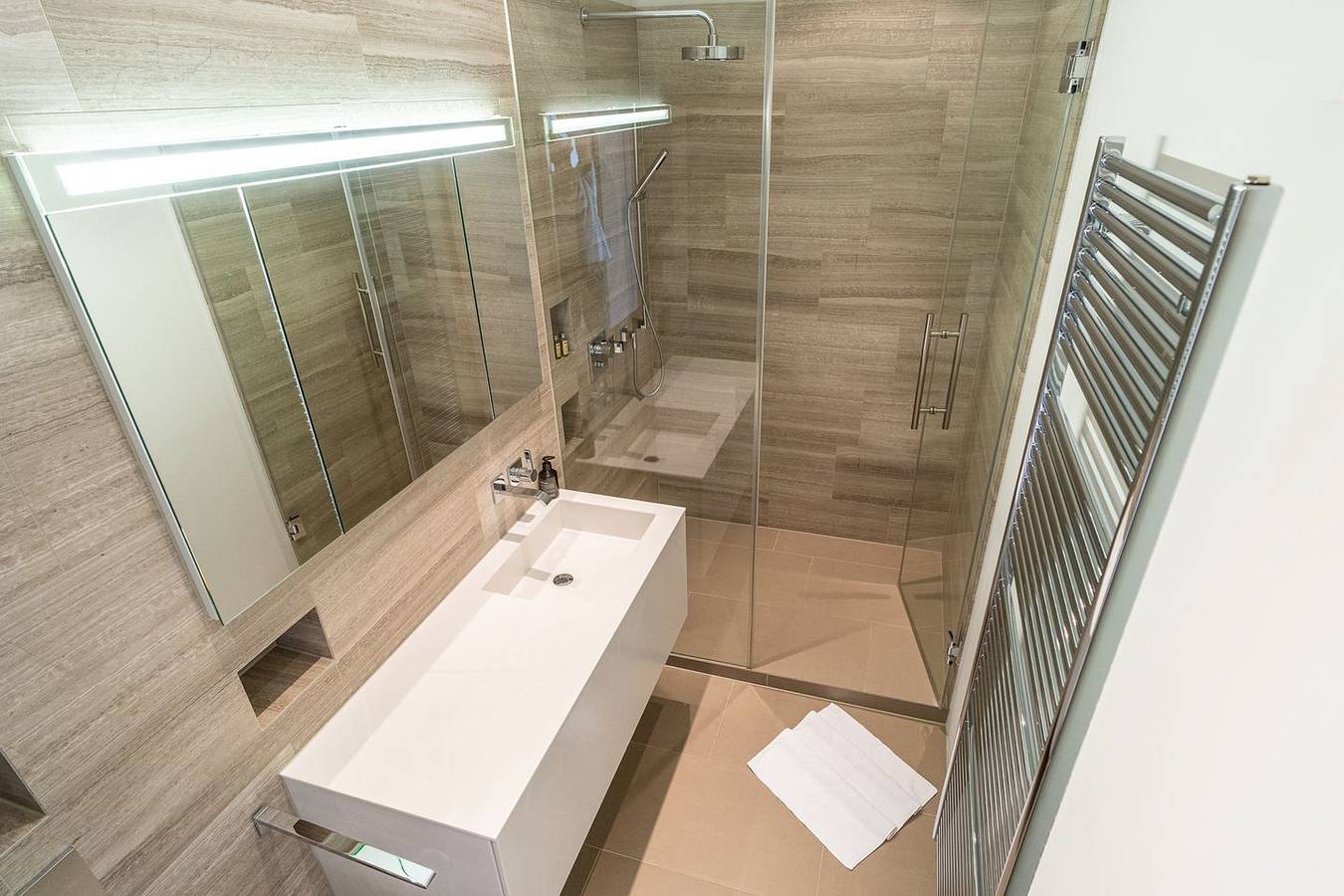 Ganze Wohnung, Luxus 3.5-Zi.-Whg, 134 m², 2 Sz mit Bad, für 4 Pers., 4. Og Mountain Suites. in Flims-Dorf, Flims