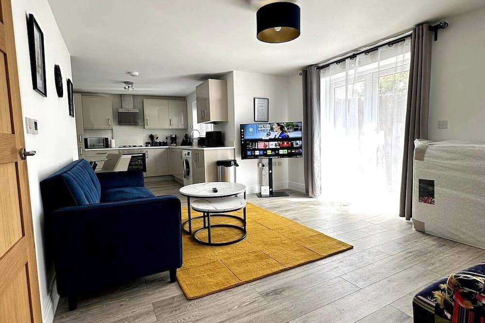 Entire apartment, Urban Stay  5 Guests Free Parking in Woking, Surrey
