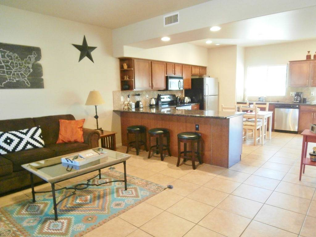 Luxuriöses, gehobenes Stadthaus in Sedona. Super sauber, Gourmet-Küche, bequeme Betten! in Oak Creek, Oak Creek Canyon