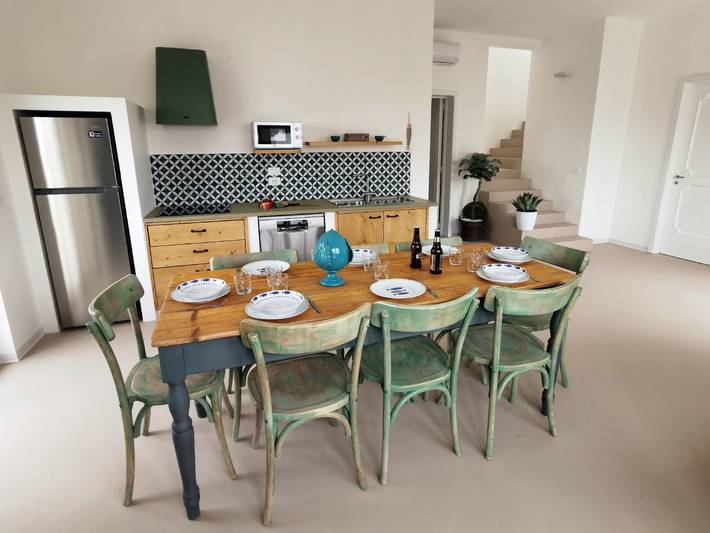 Location de vacances pour 8 personnes, avec Balcon et Terrasse ainsi que Piscine et Vue sur le lac à Brindisi