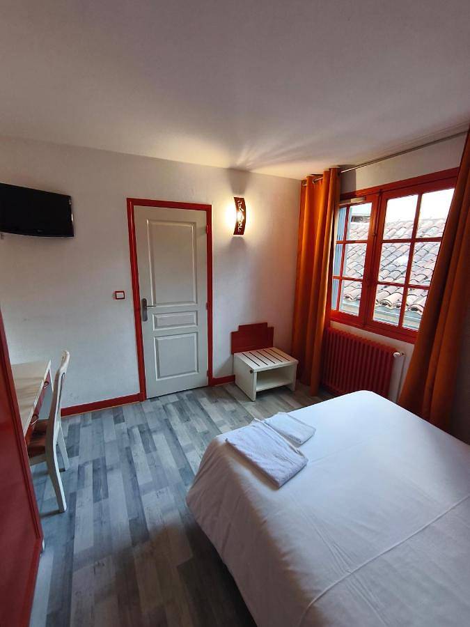 Hôtel pour 2 personnes, avec terrasse dans Office De Tourisme Du Grand Cahors - 3