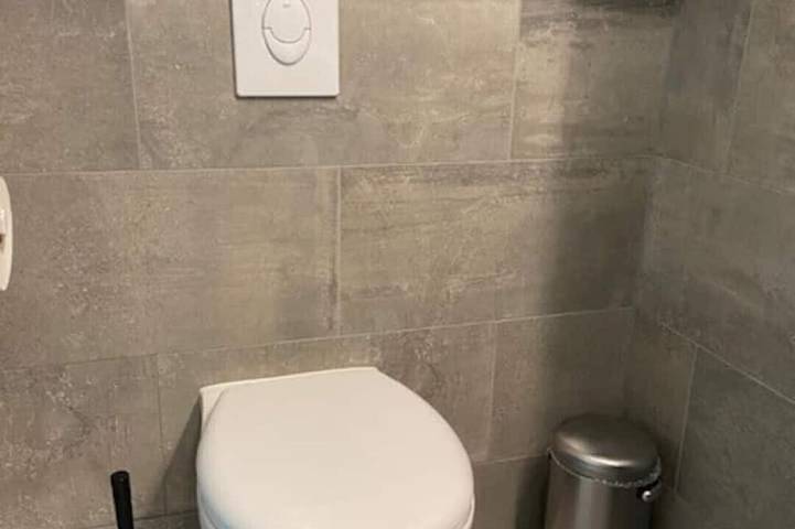 Ganze Wohnung, Wunderschöner komplett privater Aufenthalt, Terrasse zur Gartenseite, 1 Halt bis Stadtzentrum in Amsterdam-Nord, Holländische Küste
