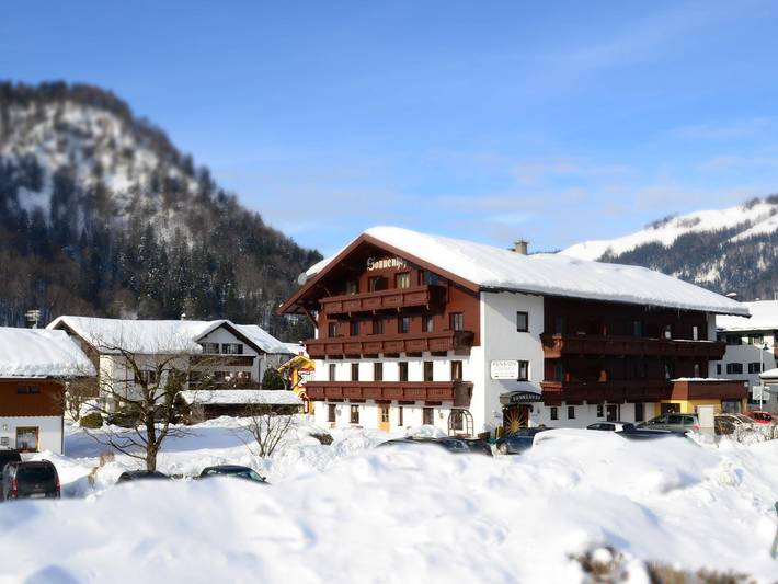 Ferienwohnung, mit Balkon und Terrasse sowie Whirlpool und Garten