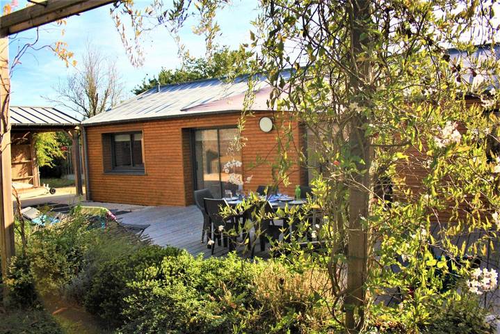 Gîte pour 4 personnes, avec Terrasse et Jardin à Locoal-Mendon