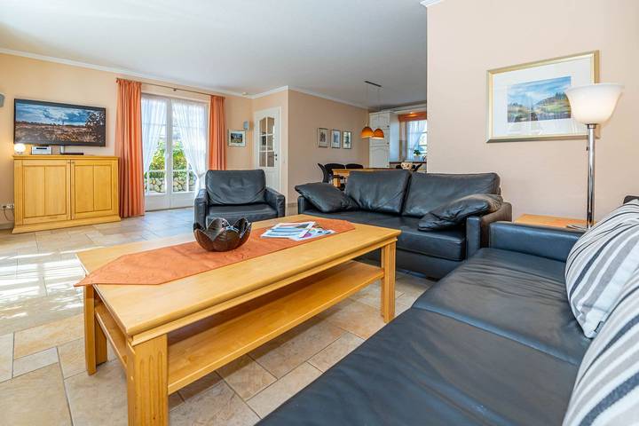 Ganze Wohnung, Großzügige Ferienwohnung für bis zu 4 Personen mit Garten. in Westerland, Sylt (Gemeinde)