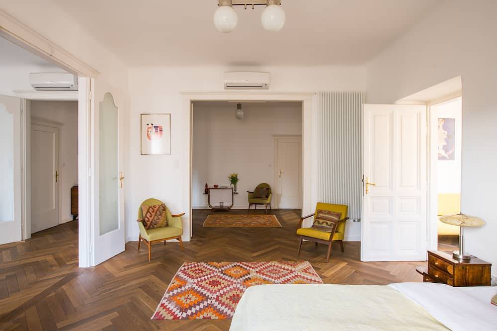 Entire apartment, Palazzo residence in the city center 120 sqm in Budapest, Central Hungary