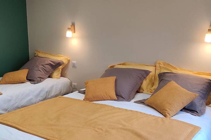 Gîte pour 14 personnes, avec terrasse et jardin à Cheffois - 3