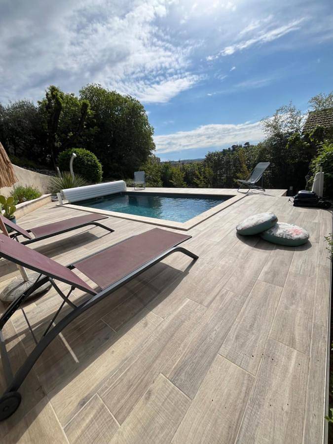 Villa pour 2 personnes, avec Terrasse et Jardin ainsi que Piscine et Vue à Alès