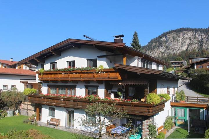 Ferienwohnung für 5 Personen, mit Terrasse und Garten sowie Seeblick und Ausblick