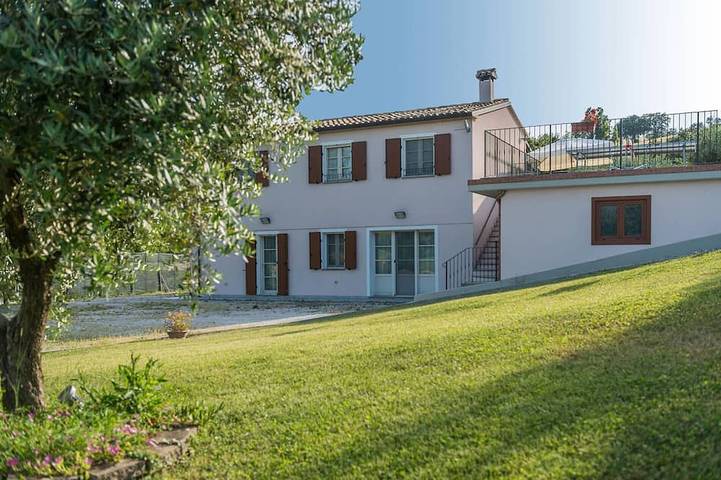 Villa Rosa 10 - Cinco Habitaciones Villa, Capacidad 10 in Fossombrone, Valle del Metauro